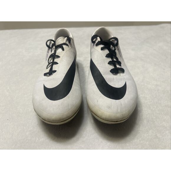Nike Soccer Cleats Women’s Size 8 White Hypervenom Rare Football Shoes Outdoor - Picture 2 of 9